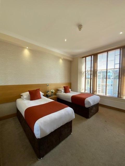 Victoria Hotel Kirkcaldy Exterior photo